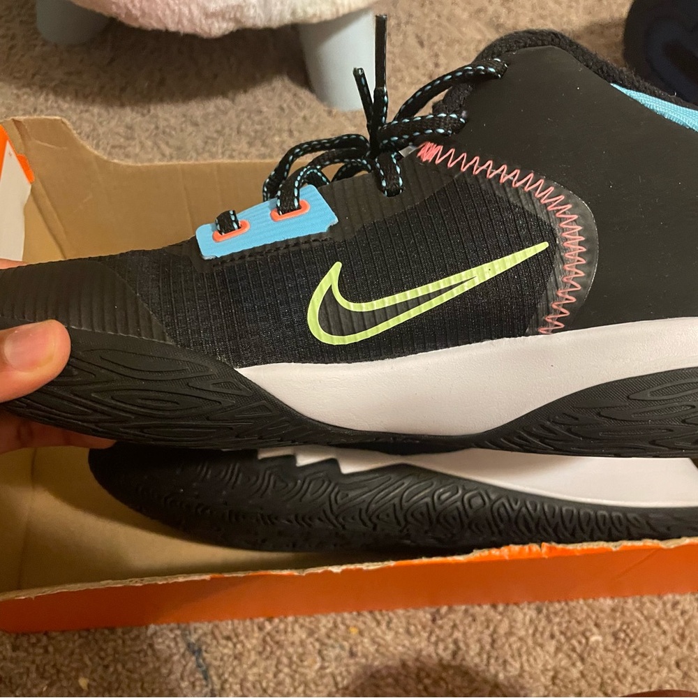 Kyrie flytrap IV - Picture 4 of 4